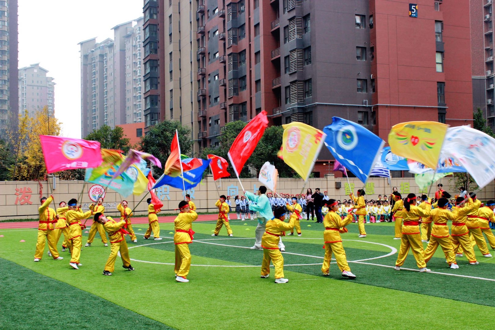 别样的体测运动会，永恒的体育精神，阳光少年在行动(图2)