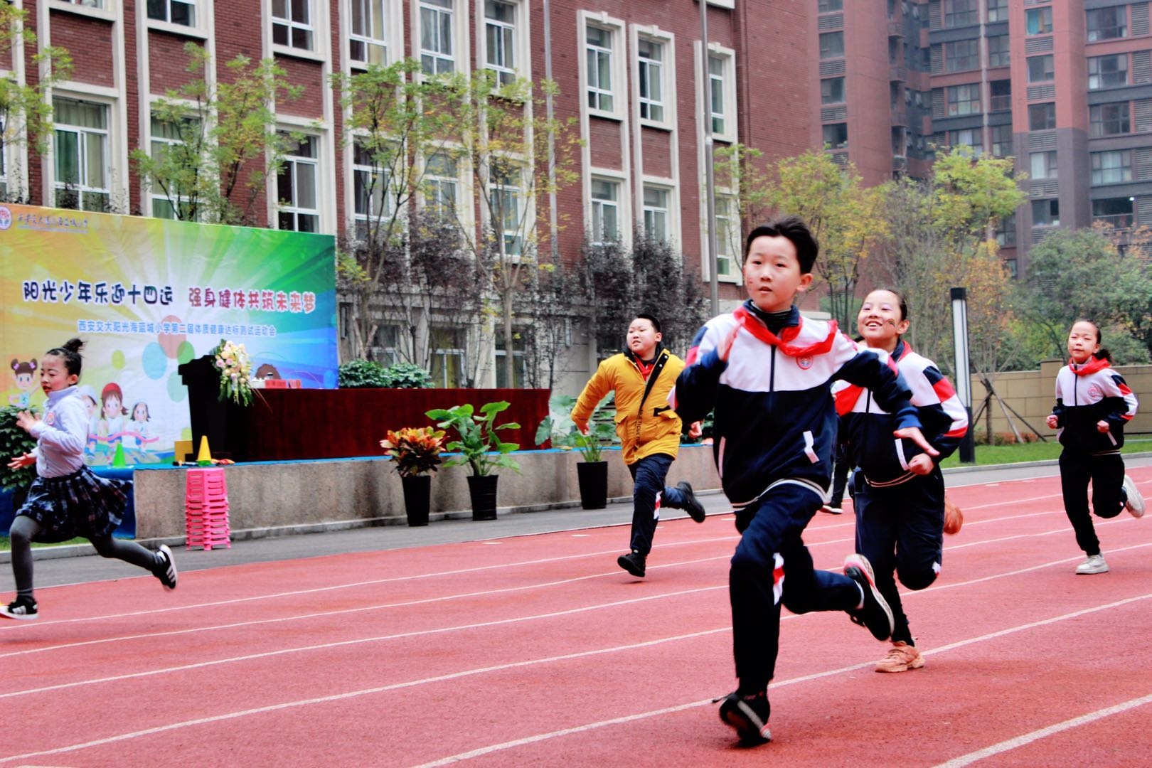 别样的体测运动会，永恒的体育精神，阳光少年在行动(图7)
