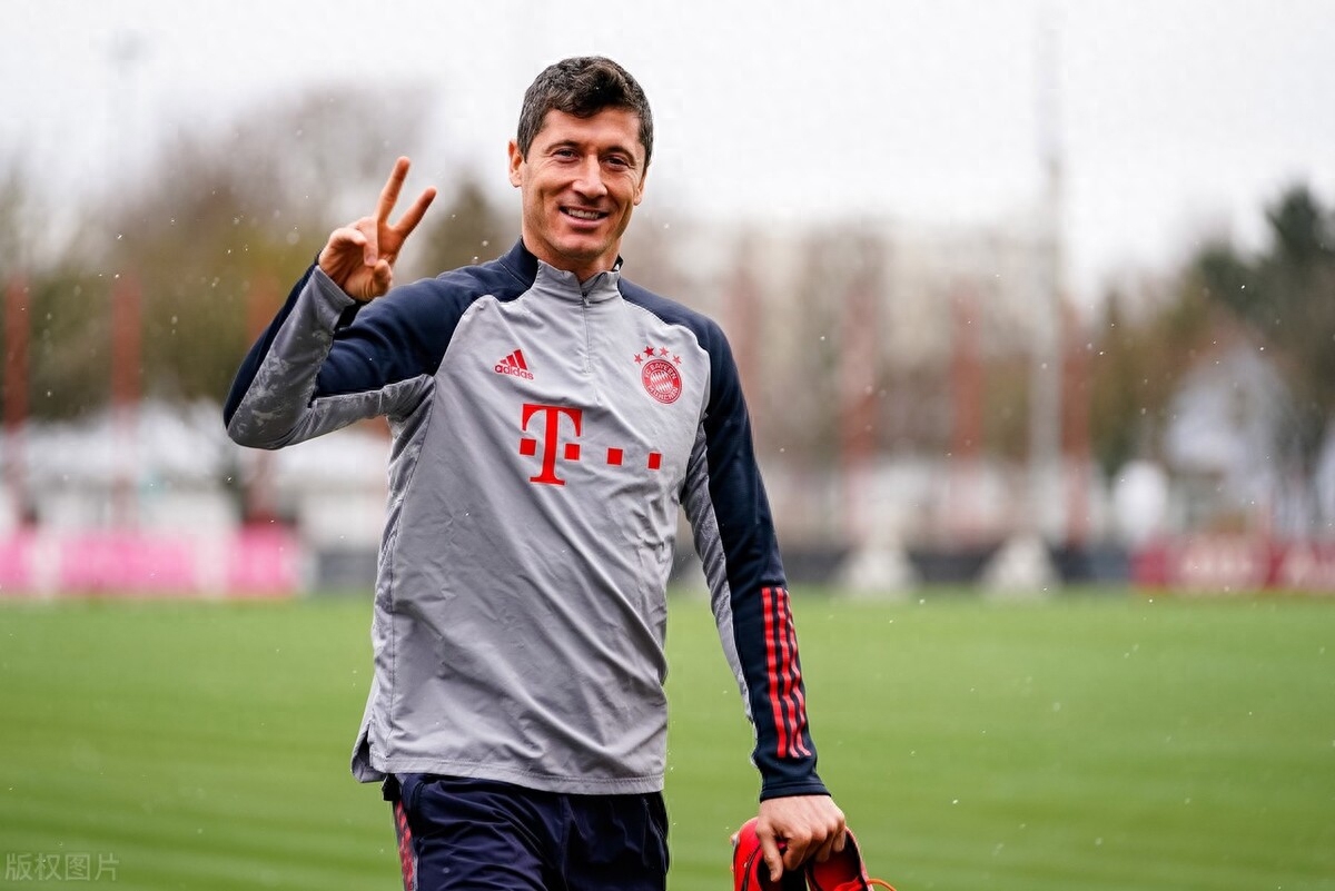 我愿为拜仁赢得一切 如何定义莱万历史定位？5句名言铸就传奇地位(图5)