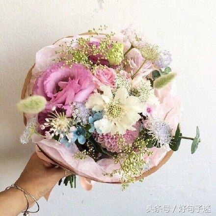 朋友圈里特别甜的情话句子，句句暖心，女生天天听不腻！(图1)