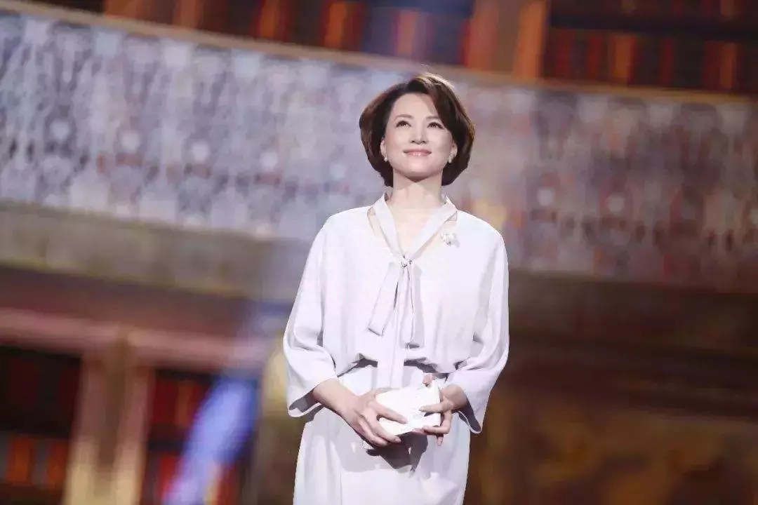 《开学第一课》董卿刷屏：读书带来的气质，就是女人最大的底气(图6)