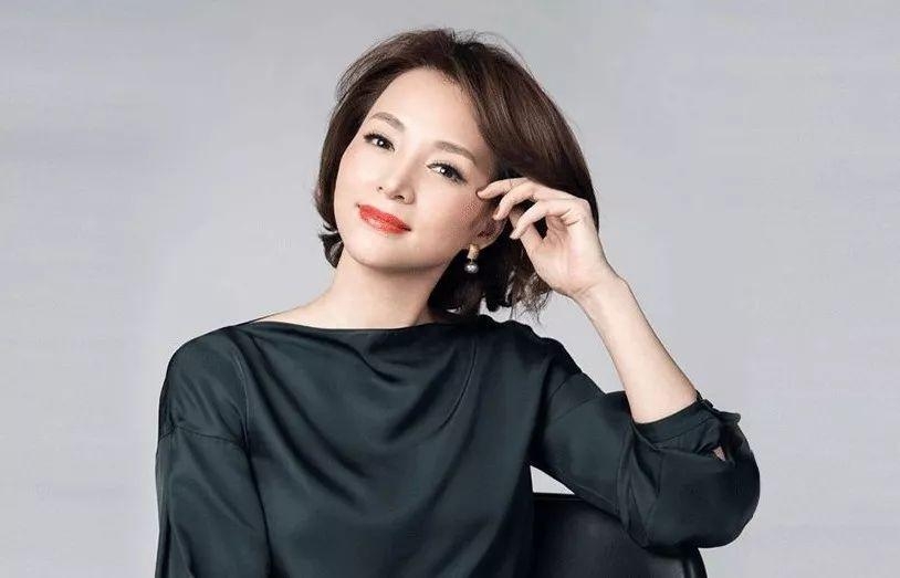 “人间清醒”董卿的五个金句告诉我们，人活着就为了做真正的自己(图1)