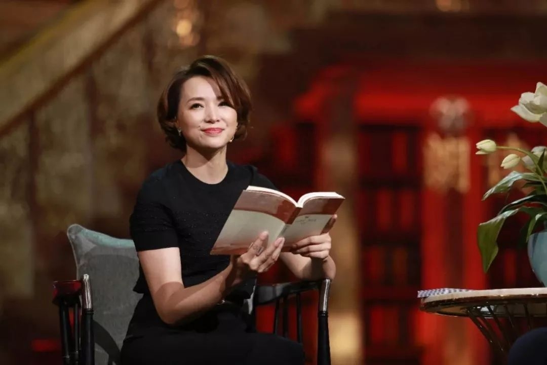 “人间清醒”董卿的五个金句告诉我们，人活着就为了做真正的自己(图12)