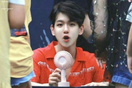 边伯贤“贤言贤语”赏析，只有喝草莓牛奶的伯贤，才会说出这种话(图6)