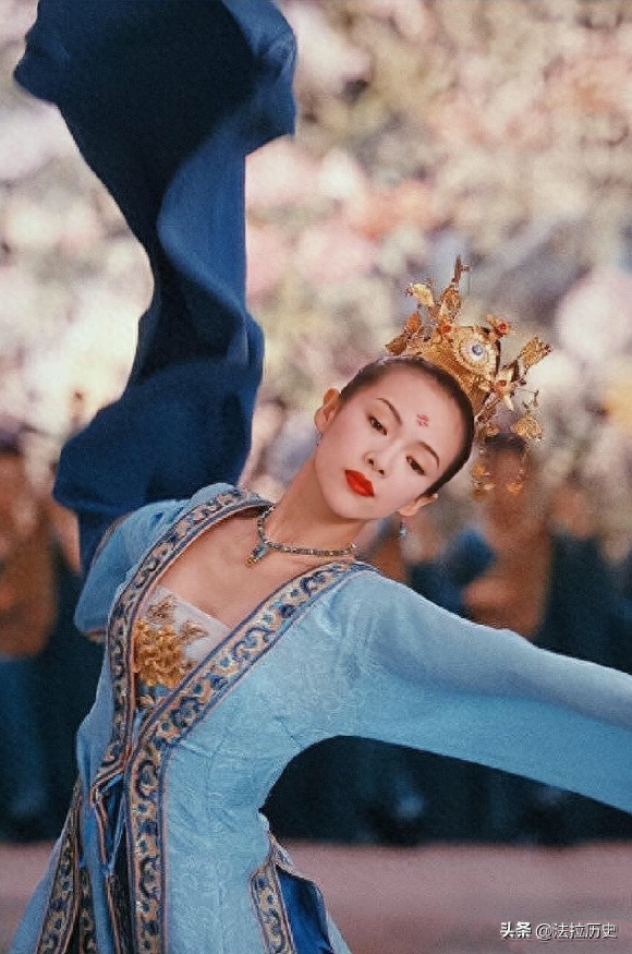 深扒10位一线明星天价片酬，个个以亿为单位，官方出台限薪令限制(图16)