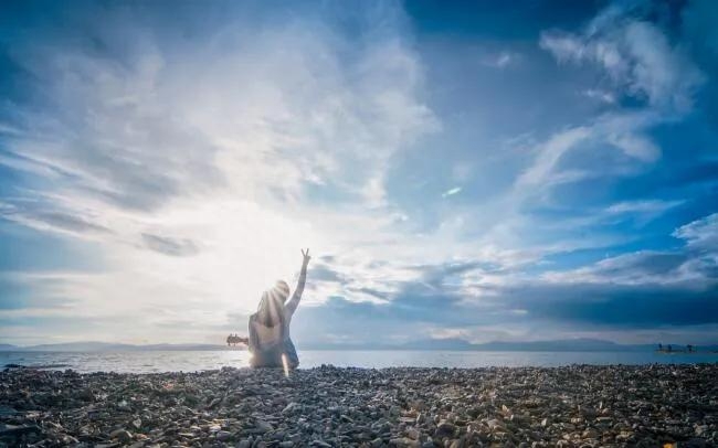 努力工作热爱生活的句子｜愿我们每日的工作 不仅为了谋生还有热爱(图1)