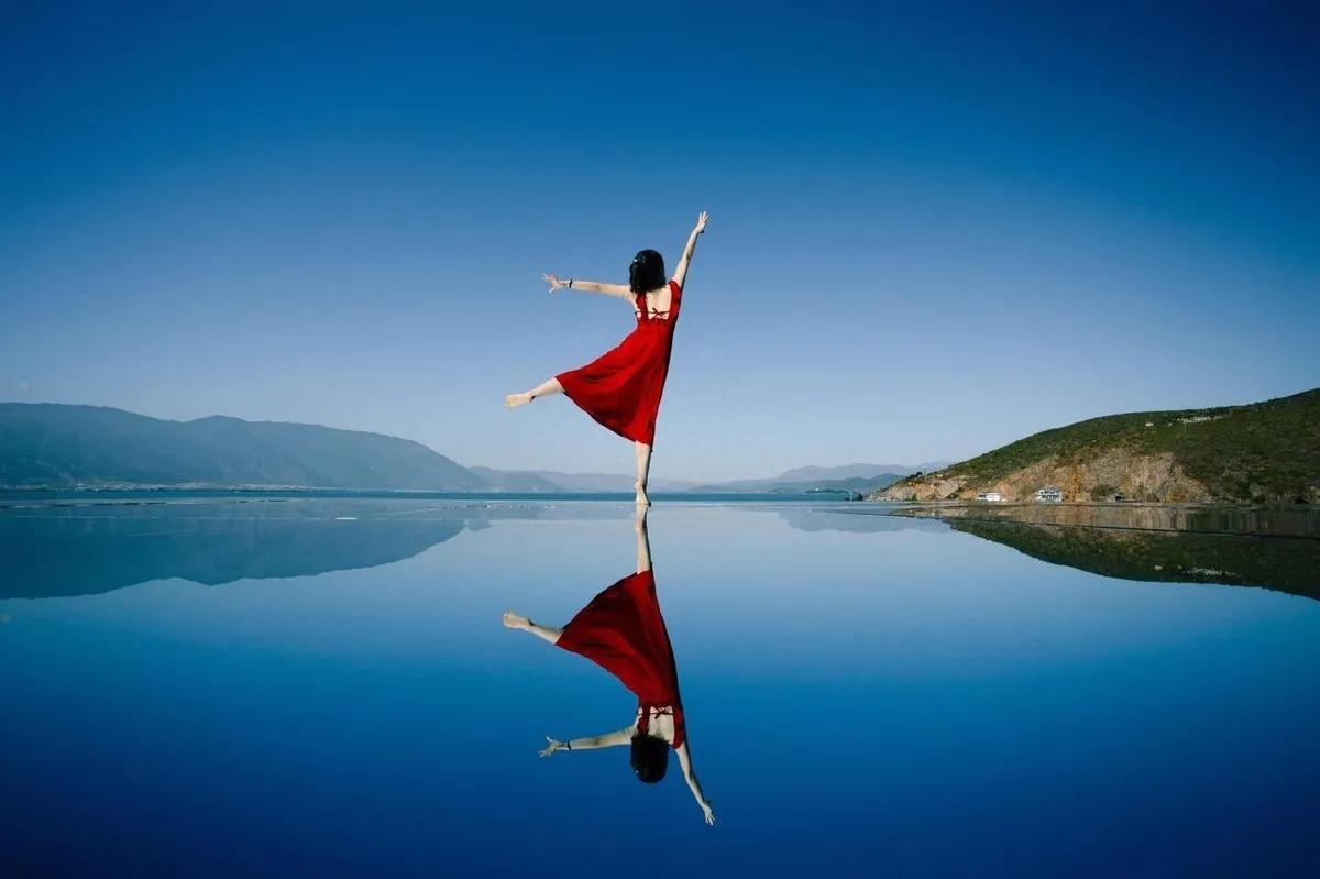 努力工作热爱生活的句子｜愿我们每日的工作 不仅为了谋生还有热爱(图3)