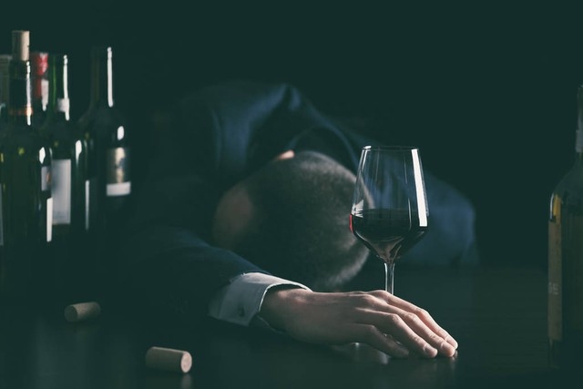 关于喝酒的24条精美短句文案(图1)