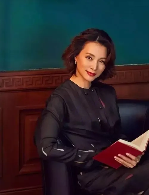 "魅力主持人：品味董卿展现的独特魅力与智慧！"(图3)