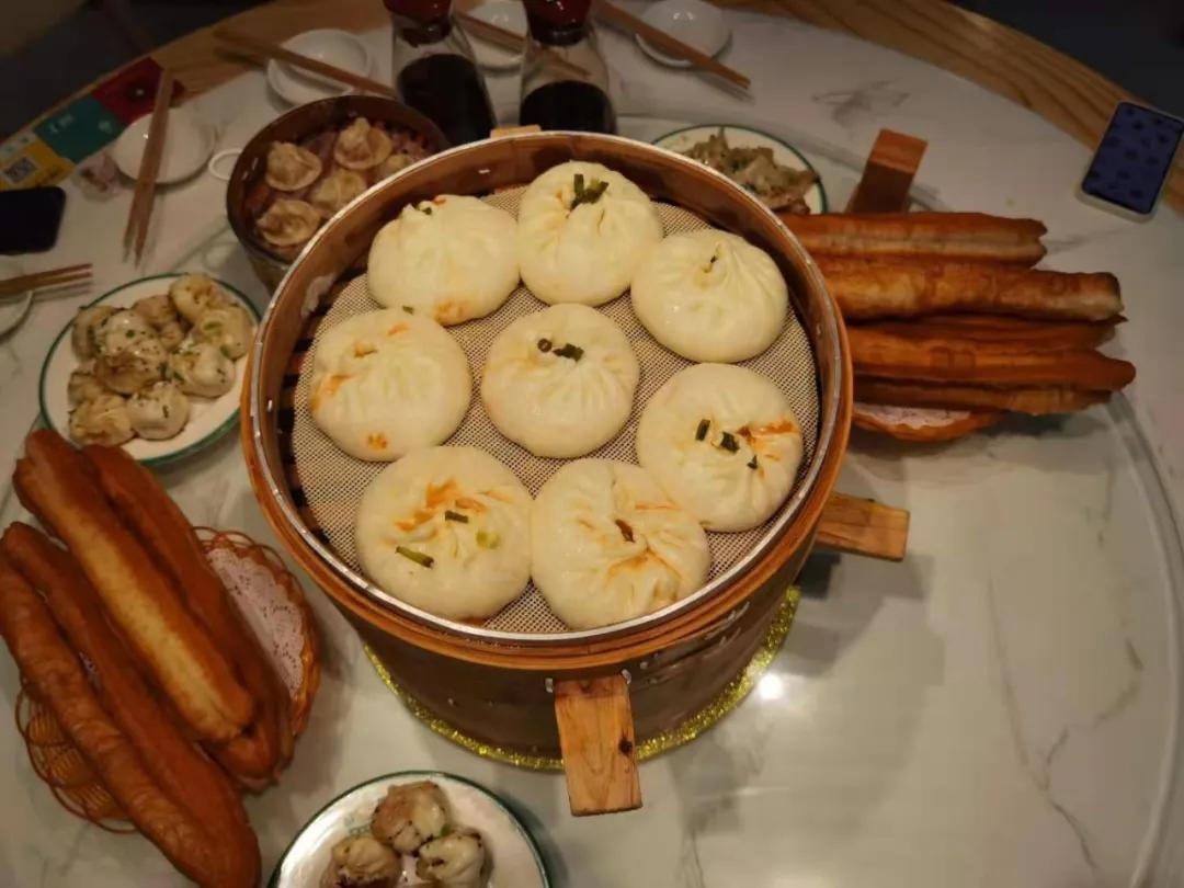 探店：从早晨开到深夜的点心食堂，老饕们都馋这里的烧饼油条(图4)
