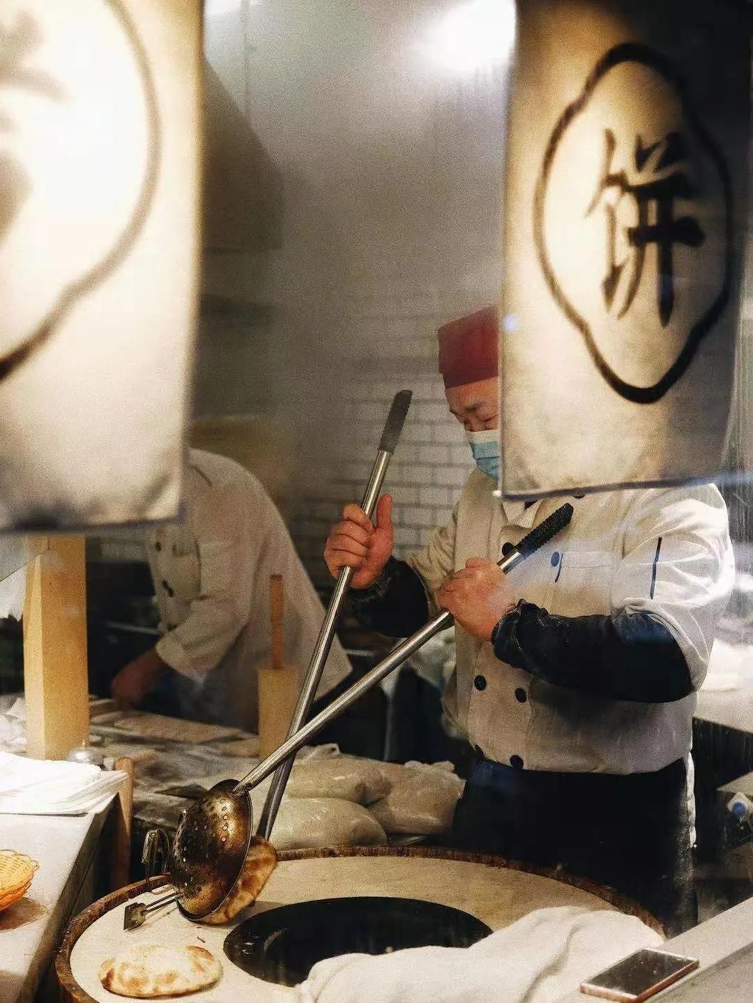 探店：从早晨开到深夜的点心食堂，老饕们都馋这里的烧饼油条(图5)