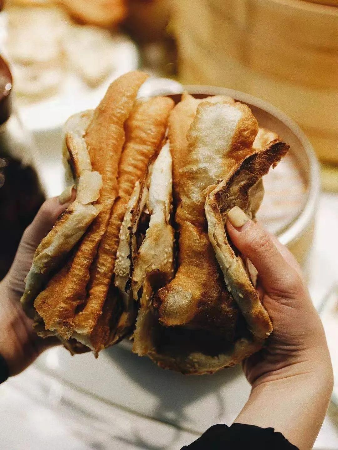 探店：从早晨开到深夜的点心食堂，老饕们都馋这里的烧饼油条(图9)