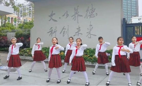 在歌声中学习宪法,荔湾小学孩子们立志成为法治宣传小使者(图3) 在歌声中学习宪法,荔湾小学孩子们立志成为法治宣传小使者(图3)