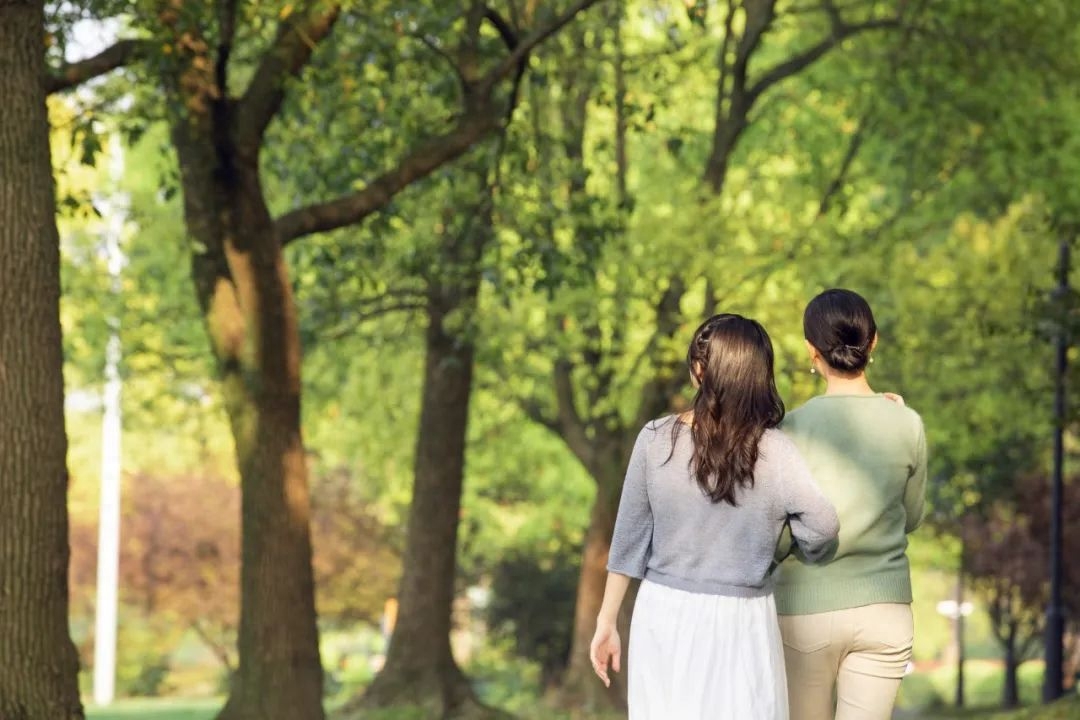 38个经典诗词句子，祝福所有女人，最适合今天发朋友圈(图2)