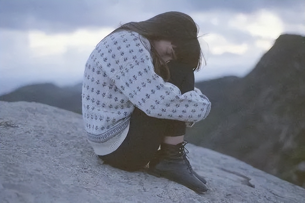 对一个人心痛的句子发朋友圈说说(图1)