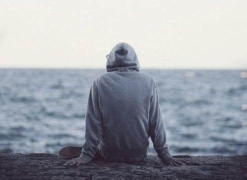 绝口不提爱你，不是不爱，而是很爱，却不能再爱(图1)