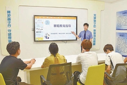 照亮迷途少年的“返航”路(图2)