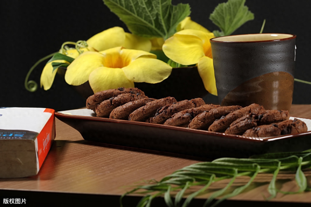 看透人生的感悟句子：天下熙熙皆为利来，天下攘攘皆为利往(图1)