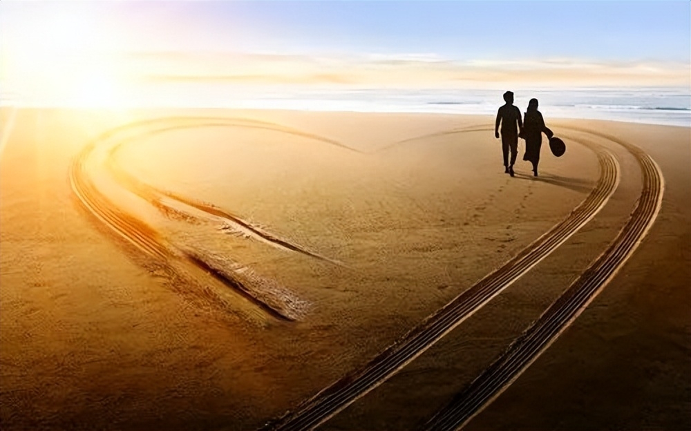 相识一周年唯美句子：最珍贵的事情莫过于夕阳下牵手漫步的时光(图1)