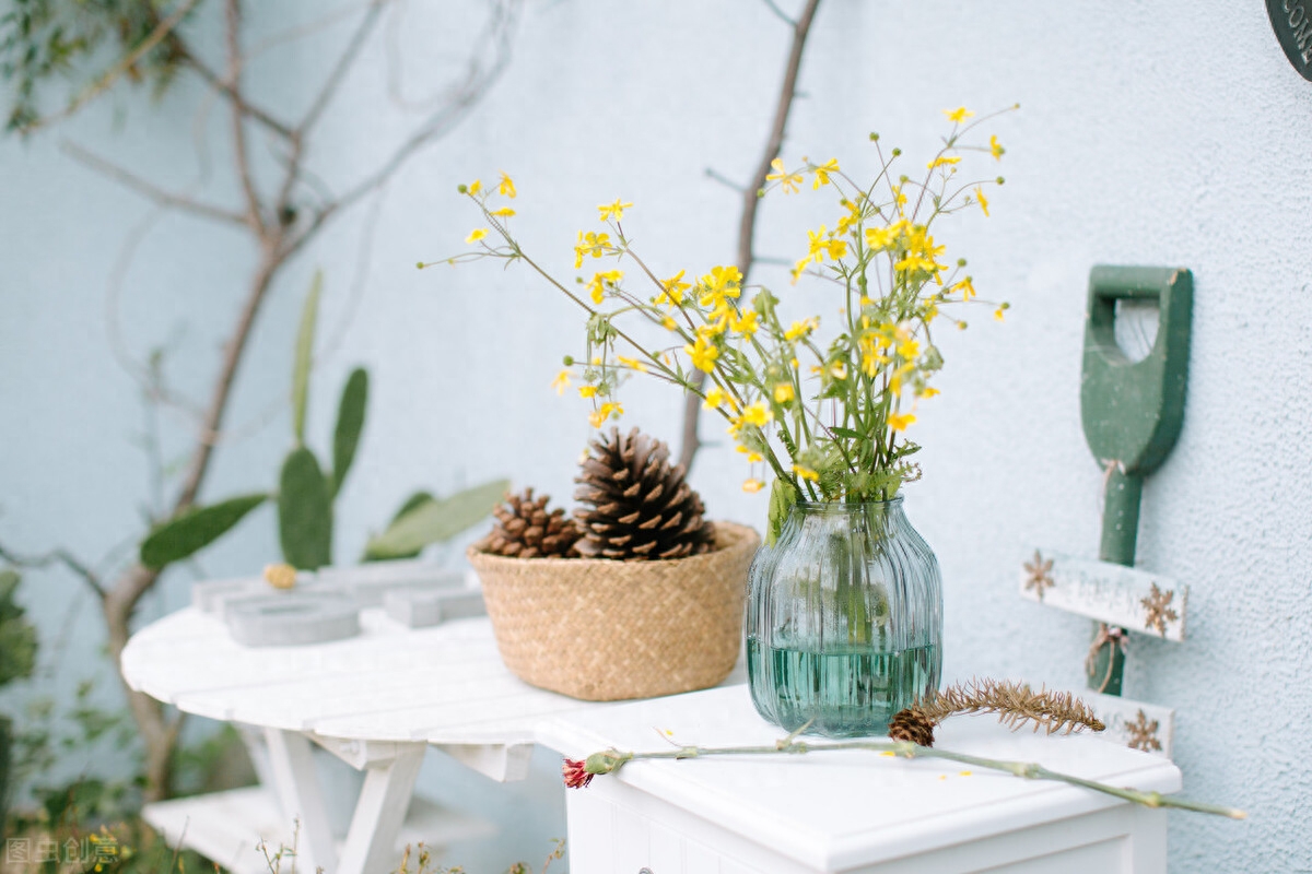 四月：梨花落，春欲晚，花事荼蘼，彼岸无期，闺中风暖，陌上草薰(图2)