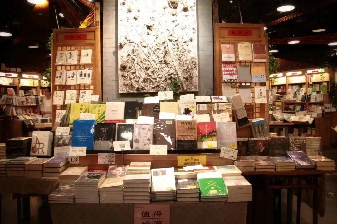 这个6月，我们选出了16本好书(图25)