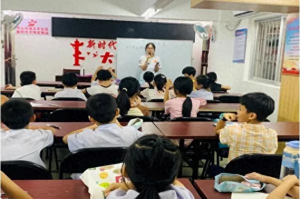 “似溪向海游”——品经典故事，感诚信精神(图1)