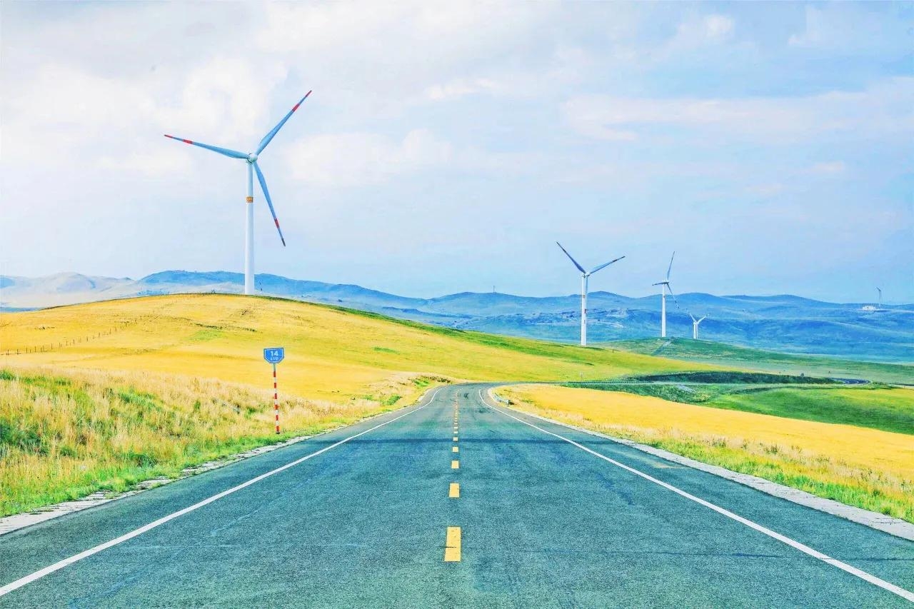 旅游文案：走遍山河万里 看最美的风景 品尝甜酸苦辣美食(图2)